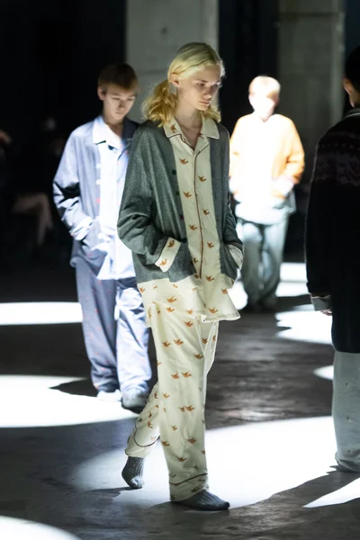 Look 3